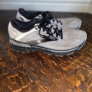 Men's Brooks Adrenaline Size 7.5